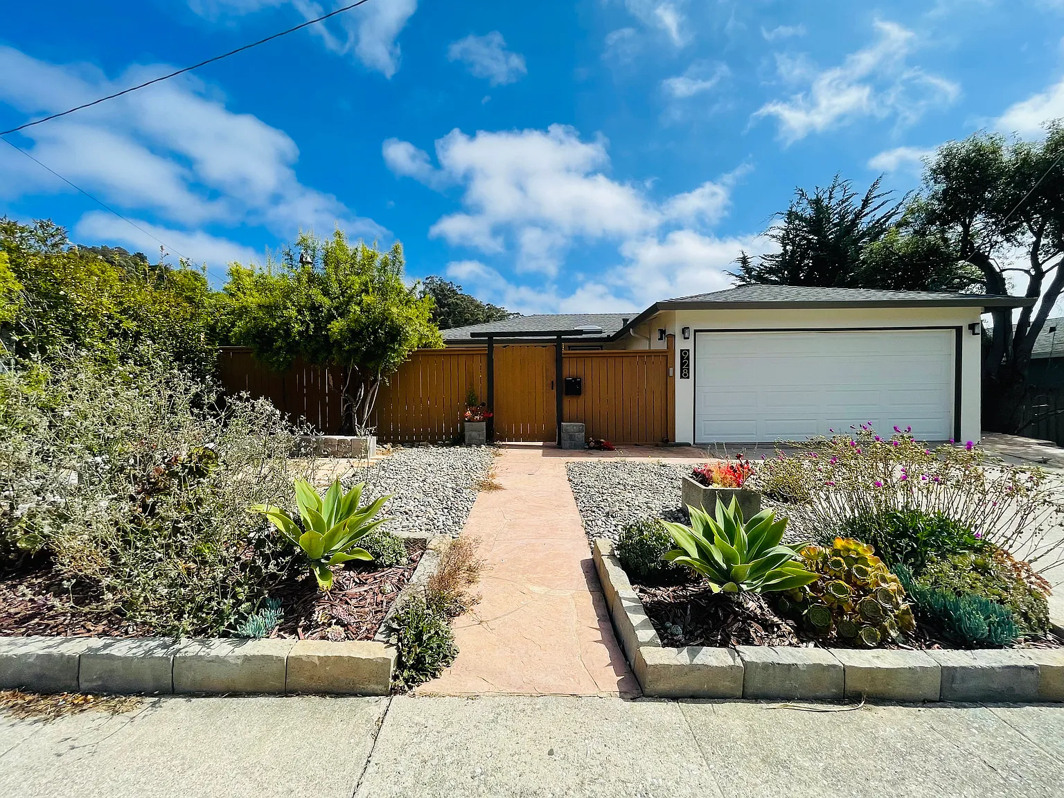 928 Serena Dr — Photo 1