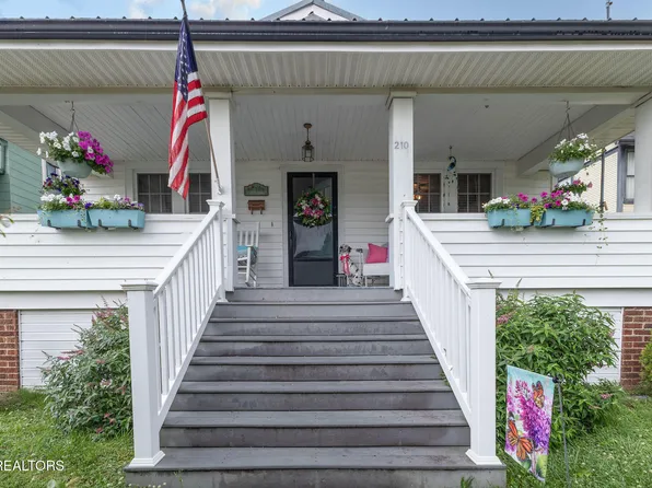 210 Walden Ave, Harriman, TN 37748