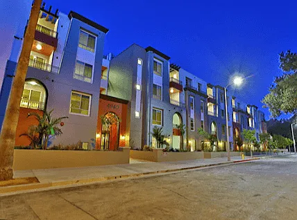 Oasis at Lake Encino — Photo 44
