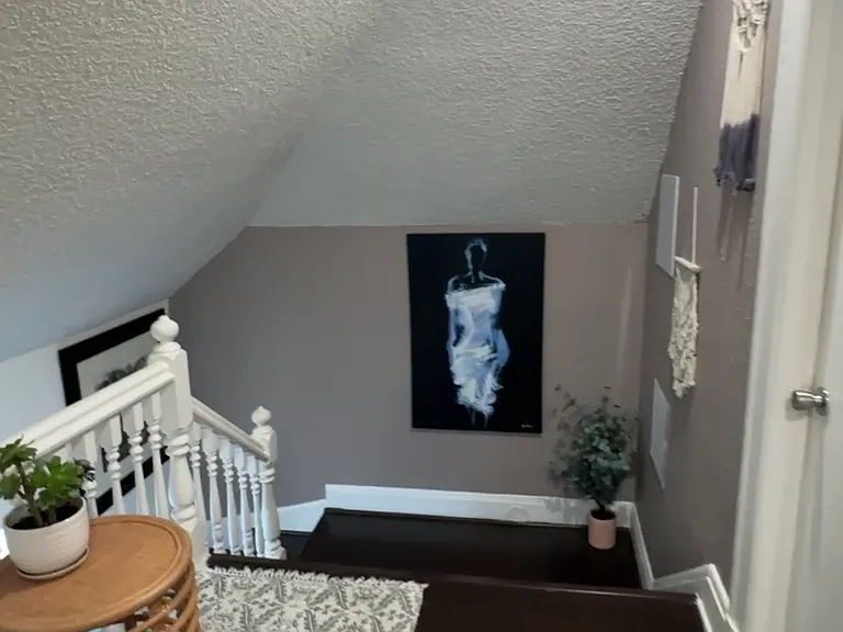 1639 W 11th Pl — Photo 7