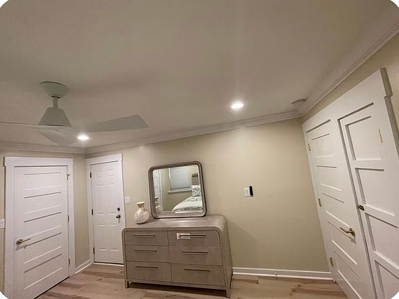 2nd image of 114 E 55th St APT 1