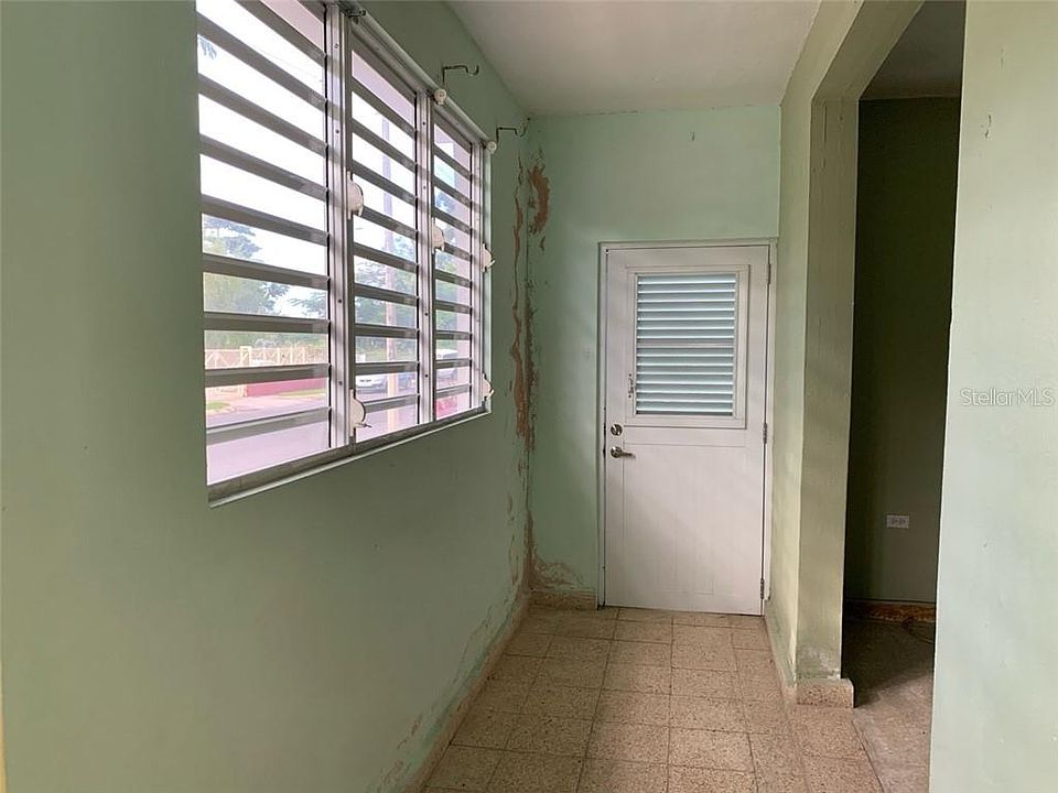 2nd image of 805 Calle Ottawa