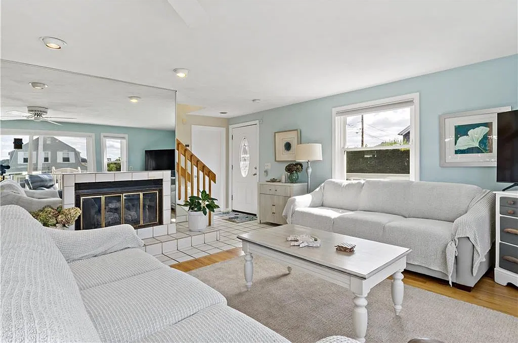 3 bed, 2.0 bath, 1708 sqft, $3,000 — Photo 4
