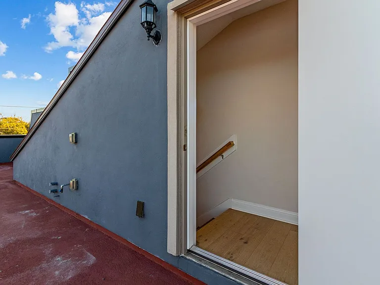 247 Beech St — Photo 40