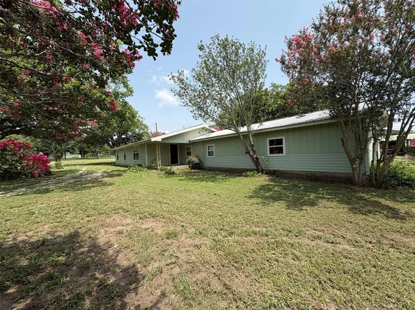 2214 County Road 253, Weimar, TX 78962