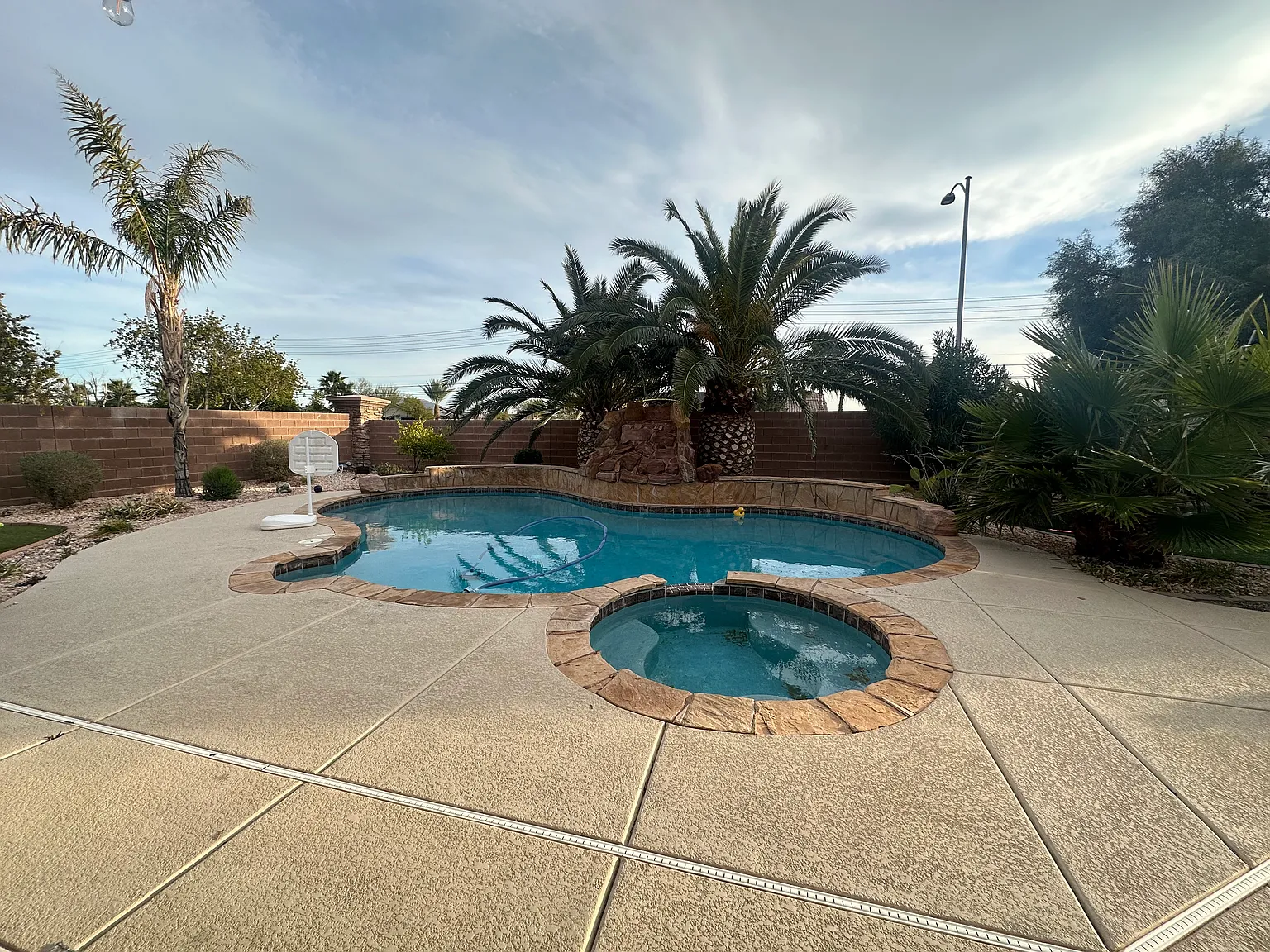 4 bed, 4.5 bath, 3811 sqft, $4,200 — Photo 2