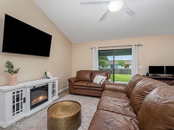 5th image of 1627 Earlham Ave NW