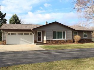 W316N671 Heather Hl, Delafield, WI 53018