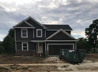 605 Red Bud Dr, Mahomet, IL 61853