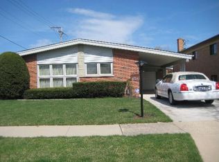 8560 W Clara Dr, Niles, IL 60714