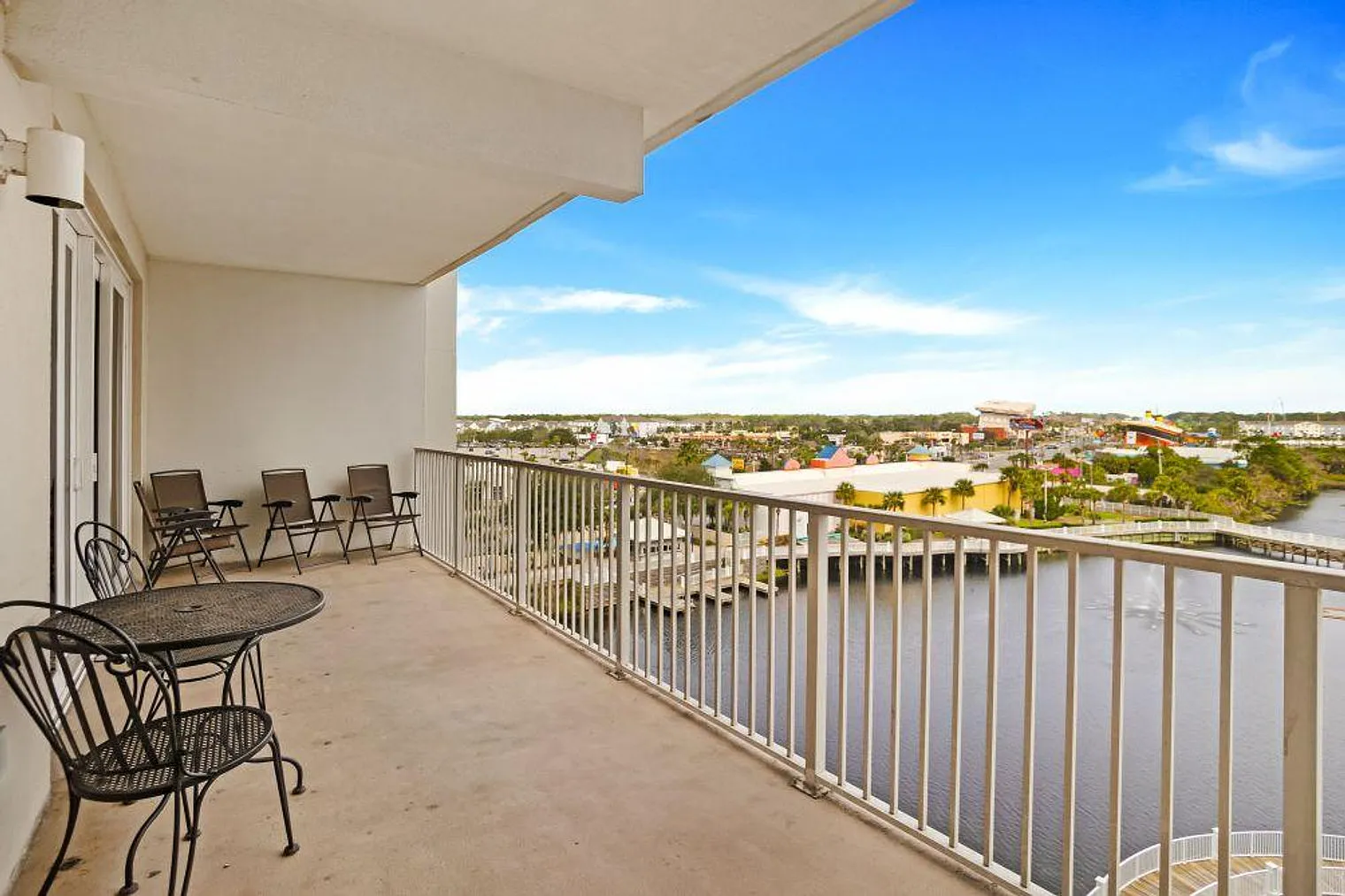 2 bed, 2.0 bath, 1194 sqft, $2,520 — Photo 2