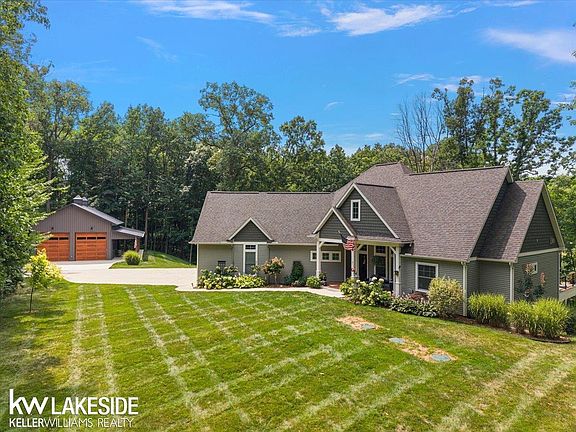 2nd image of 877 Cody Dr