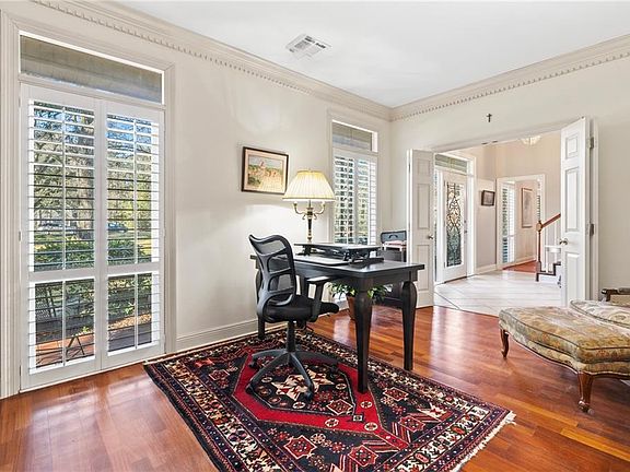 4th image of 118 Century Oak Ln