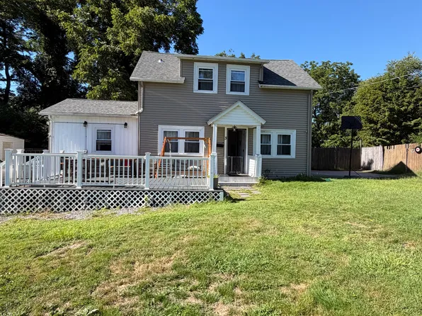 3 Freehold Ave, Cranston, RI 02920