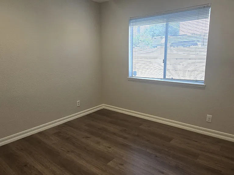 1109 Burns Ave — Photo 10