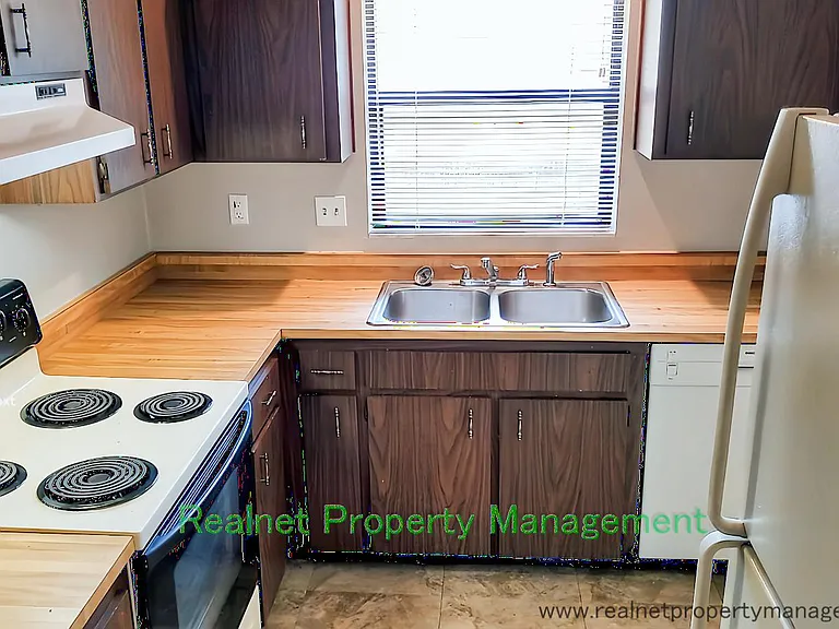 11511 Grove Ln — Photo 6