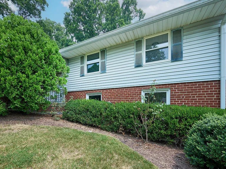 2924 Gracefield Rd — Photo 54