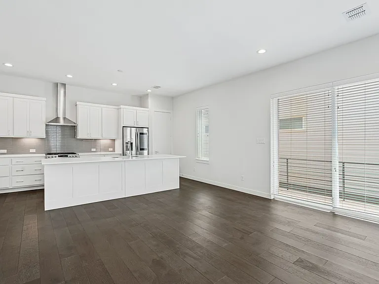 1518 N Carroll Ave — Photo 12