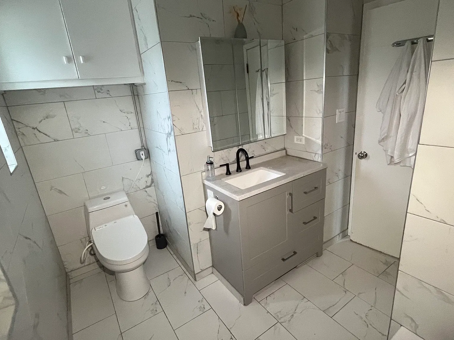 2 bed, 950 sqft, $2,200 — Photo 4