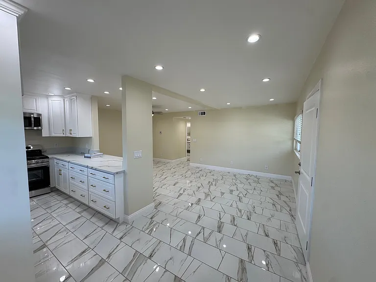 628 Empire Ave #628 — Photo 6