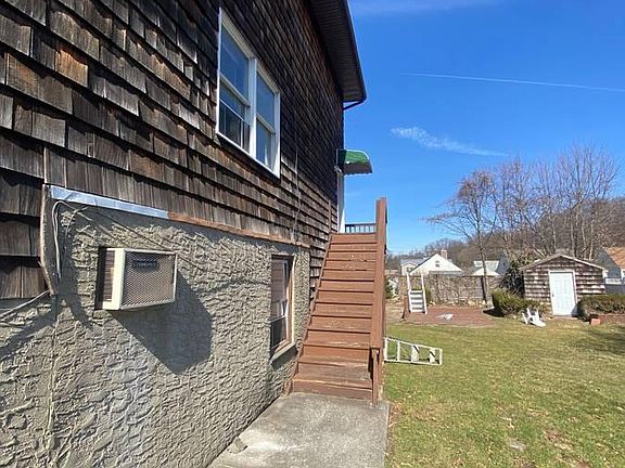 3rd image of 112 Curtis Ln #1