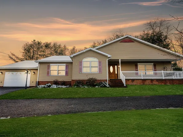 100 4th St #A, Terra Alta, WV 26764