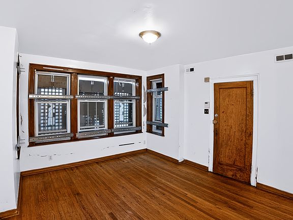 4th image of 7951 S Clyde Ave