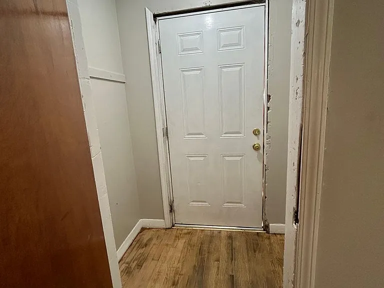 122 W Florence Ave — Photo 18