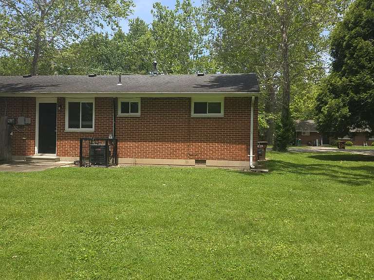115 Elmwood Dr — Photo 10