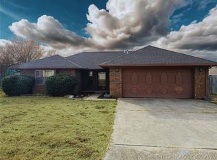 1913 Red Bud Ct, Ardmore, OK 73401