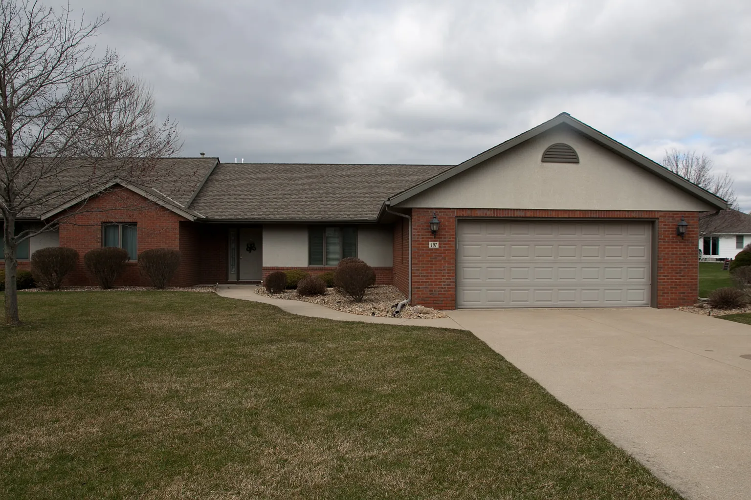 107 Barrington Pl photo 1