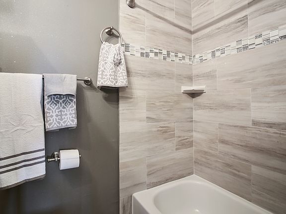 3rd image of 4556 Montegut Dr