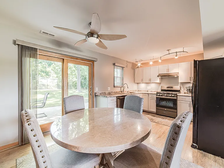 1034 Parkway Dr — Photo 22