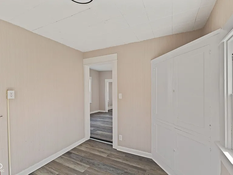 320 Lockerbie St — Photo 33