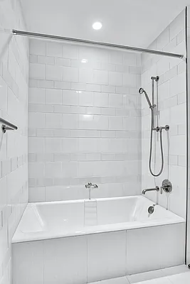 Rented by Extell Marketing Group LLC | media 21