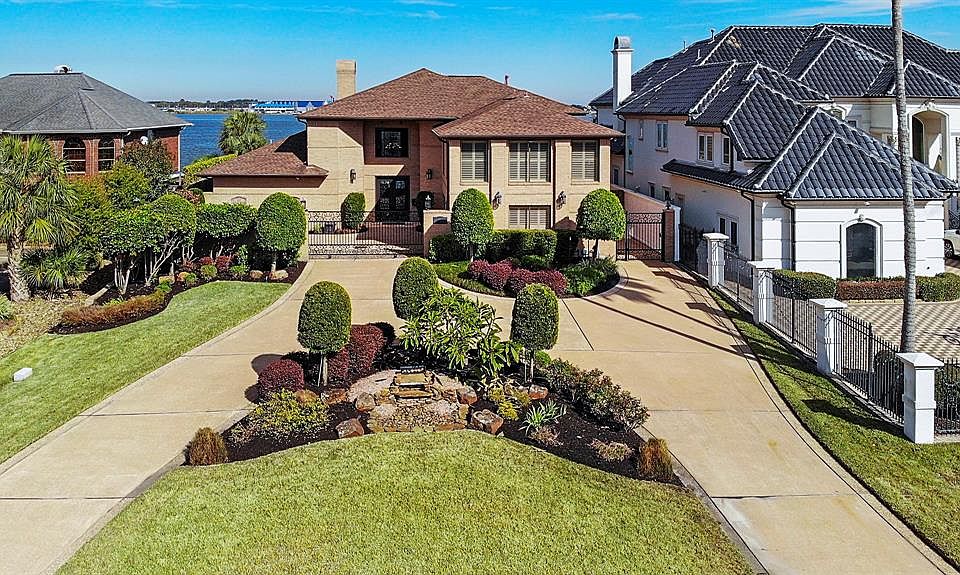 1st image of 106 Twin Oaks Way