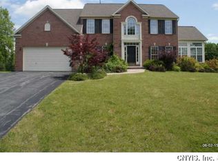 130 Raspberry Ln, Camillus, NY 13031