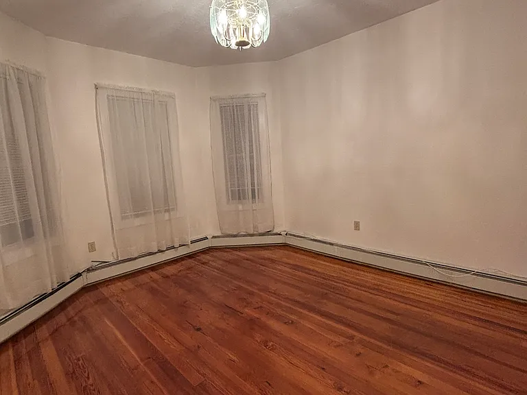 47 Middle St — Photo 4