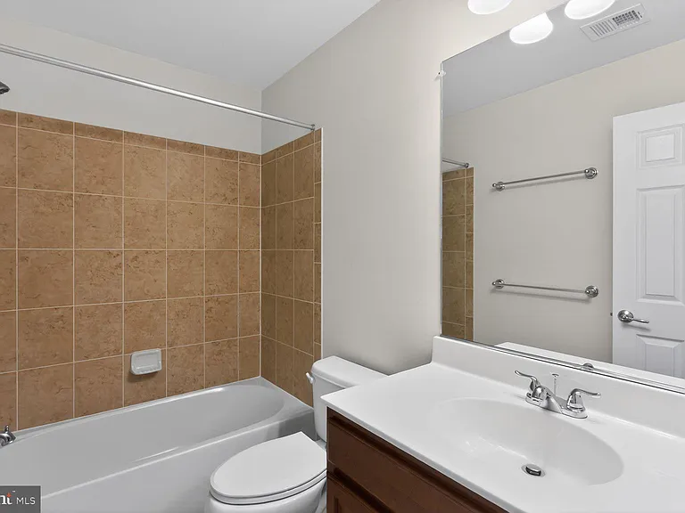 25450 Hopton House Ter — Photo 22