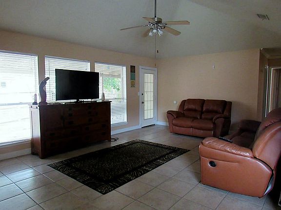 3rd image of 2518 Palace Dr