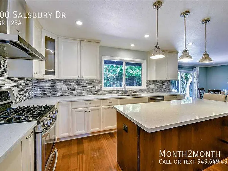 300 Salsbury Dr — Photo 5