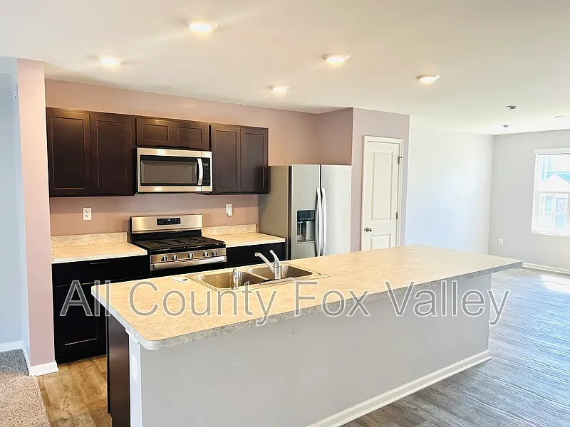 3 bed, 2.5 bath, $2,600 — Photo 3