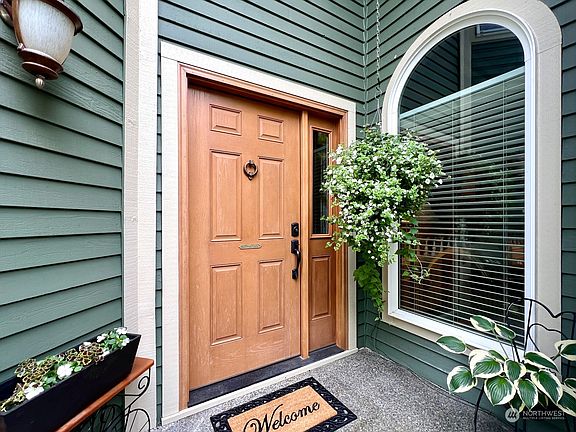 3rd image of 25529 Lake Wilderness Country Club Drive SE