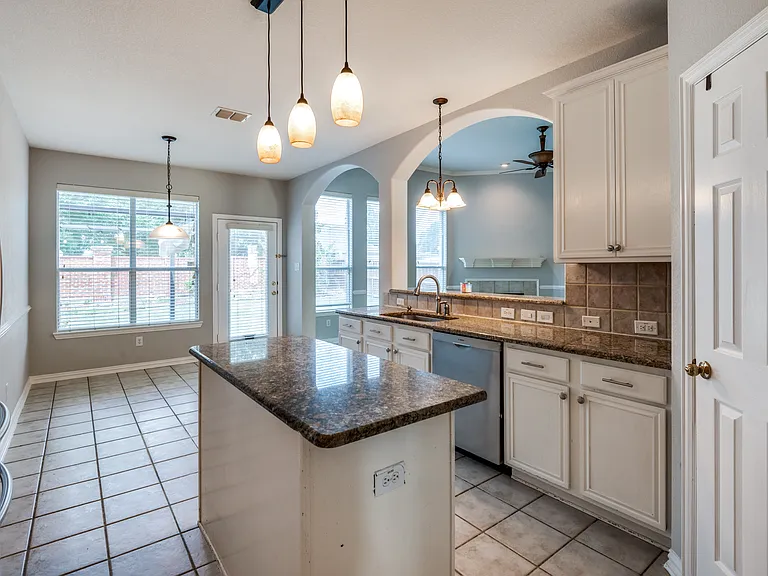 323 Del Cano Dr — Photo 26