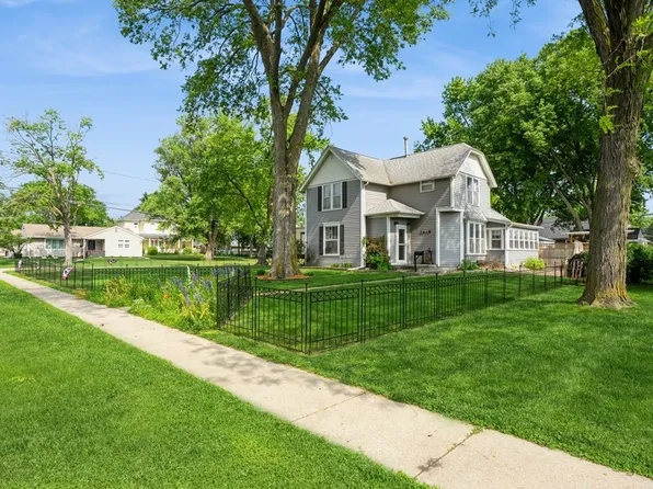 1418 Rapids St, Adel, IA 50003