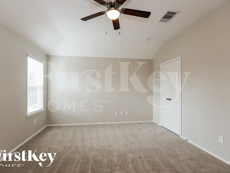 2526 Cold River Dr — Photo 11