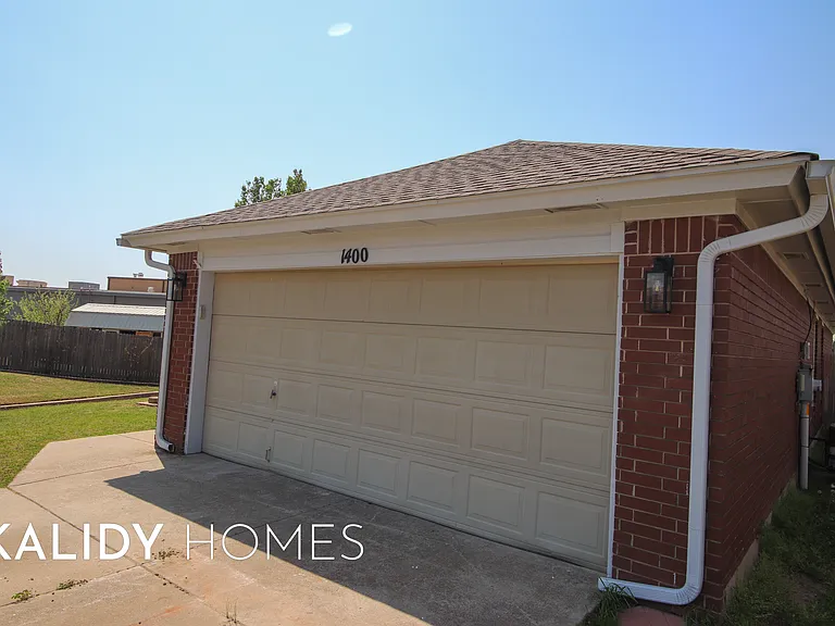 1400 Buena Vista Cir — Photo 22