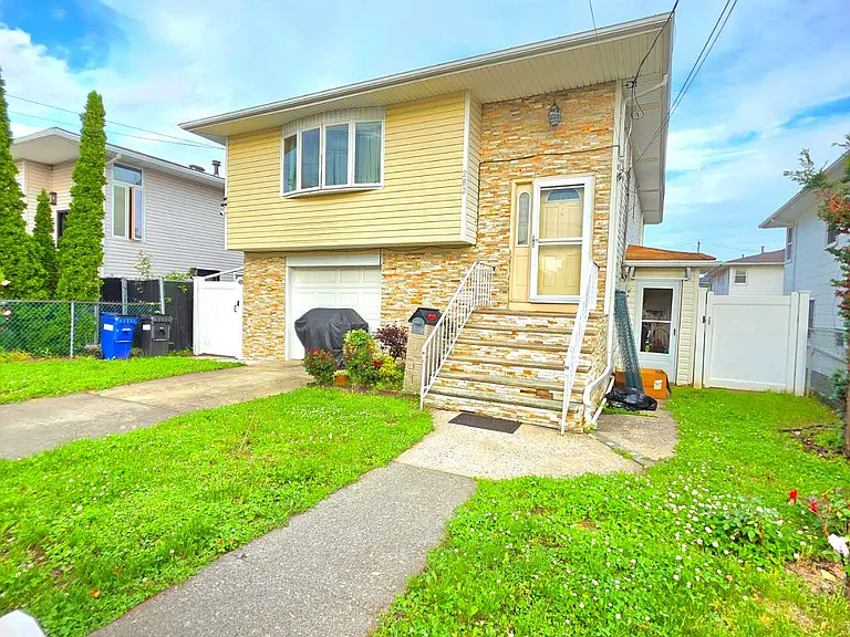 Weed Ave — Photo 1