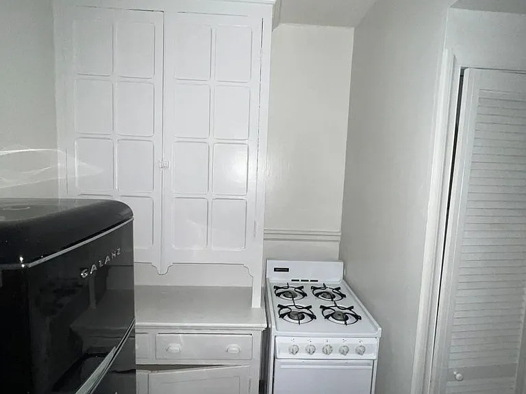 518 W. Grace St.* — Photo 20