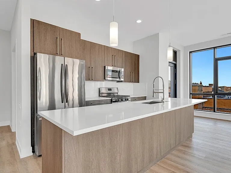3087 N Avers Ave #E — Photo 17